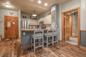 Condo, Multiple Beds, Mountain View (Hidden River Lodge 5943) | Private kitchen