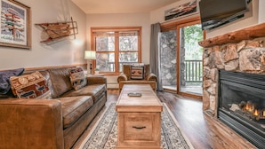 Living room - Hidden River Lodge 5943 (Keystone)