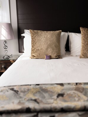 Standard Apartment, 1 Queen Bed | Premium bedding, in-room safe, blackout drapes, free WiFi