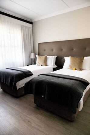 Luxury Apartment, 2 Bedrooms | Premium bedding, in-room safe, blackout curtains, free WiFi - Kyalami Creek Luxury Apartments (Midrand)