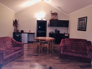 Superior Chalet, 2 Bedrooms, Accessible, Valley View | Private kitchen | Highchair