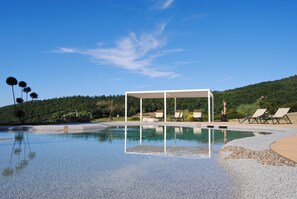 Seasonal outdoor pool, pool umbrellas, pool loungers - VIN Hotel - La Meridiana (Montieri)