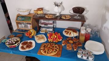 TĂ€gliches inbegriffenes einheimisches FrĂŒhstĂŒck