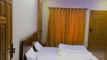 Basic Single Room, 2 Twin Beds | In-room safe, iron/ironing board, rollaway beds, free WiFi
