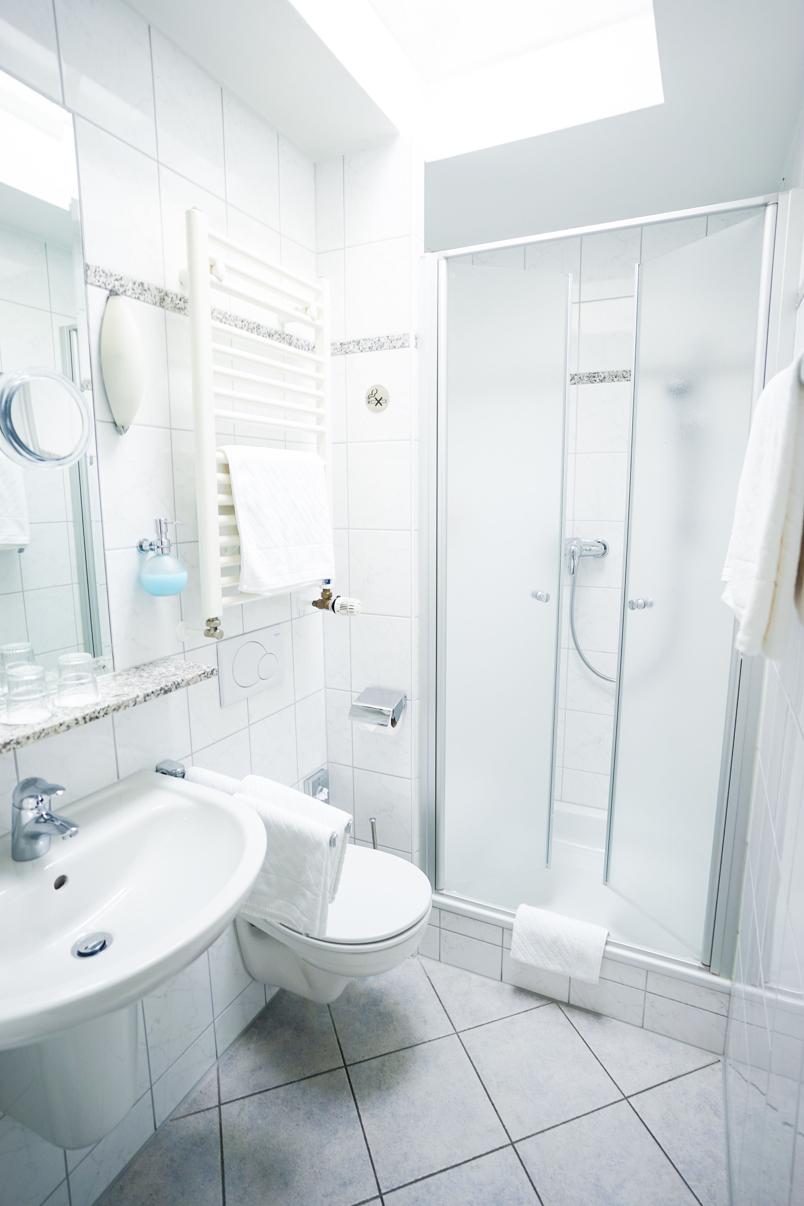 Baño | Regadera y toallas 