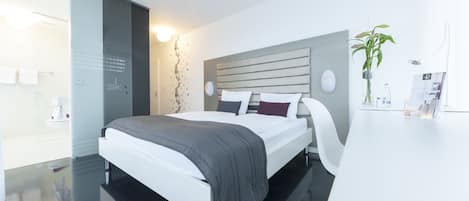 Business Double Room | Desk, soundproofing, free cribs/infant beds, free WiFi