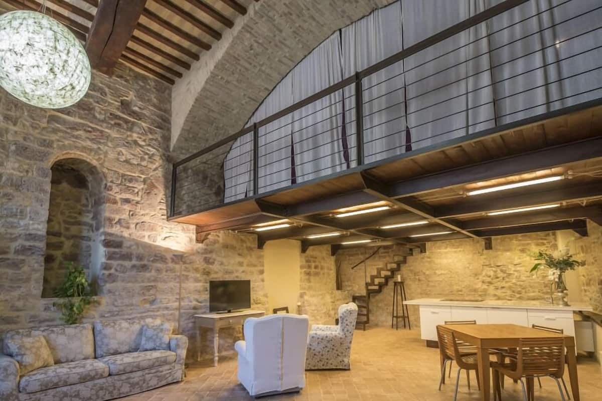 Alloggio su due livelli, 1 camera da letto (Loft) | Area soggiorno | TV a schermo piatto