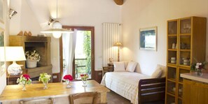 Chalet, 1 Bedroom, Terrace, Sea View (Casetta delle Rondini) | Living area