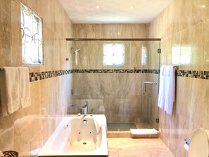 Bathroom - Tropical Escape Villa - 3 Bedroom (St. Ann's Bay)