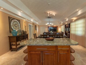 Casa de lujo, varias camas, para no fumadores | Área de sala de estar | Smart TV, Netflix y reproductor de DVD