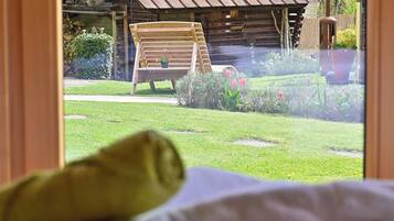 Classic Apartment | Hypo-allergenic bedding, minibar, desk, free WiFi