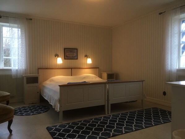 Twin Room, Shared Bathroom