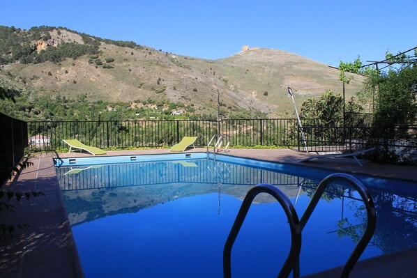 Outdoor pool, pool loungers - Casa Rural La Fabrica De Nacelrio (Cazorla)