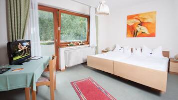 Double Room, Balcony | Desk, blackout drapes, free WiFi, bed sheets