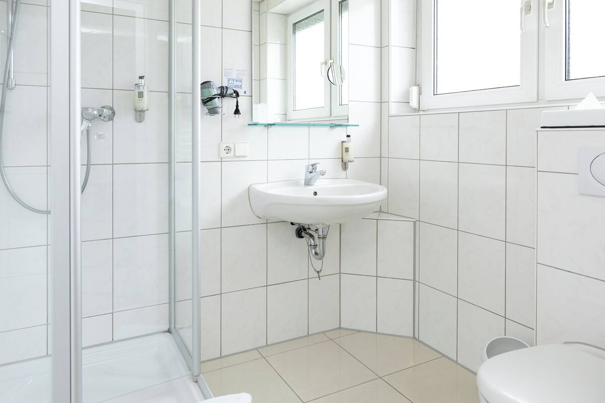 single room | bathroom | shower, slippers, towels