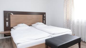 Doppelzimmer | Schreibtisch, VerdunkelungsvorhÀnge, kostenloses WLAN, BettwÀsche