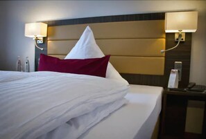 Comfort Single Room | Individually decorated, desk, blackout curtains, soundproofing - Hotel Restaurant Passmann (Luedenscheid)