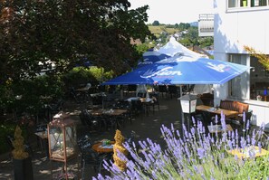 Terrace/patio - DAHL Hotel & Restaurant GmbH (Wachtberg)