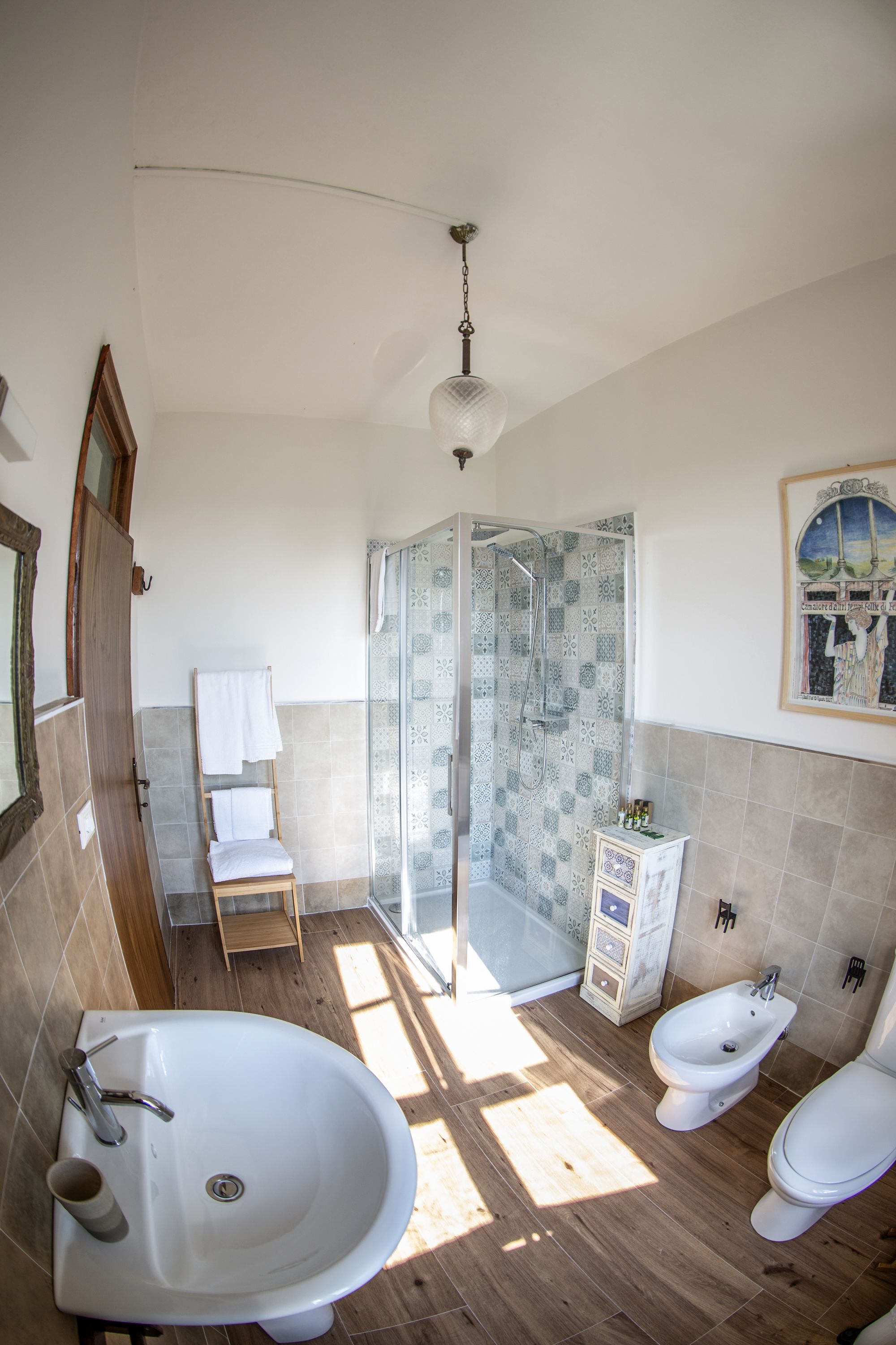 Standard Double Room | Bathroom | Free toiletries, hair dryer, bidet, towels