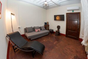 Suite | Living area | Flat-screen TV - Agriturismo Villa Cavallini (Camaiore)