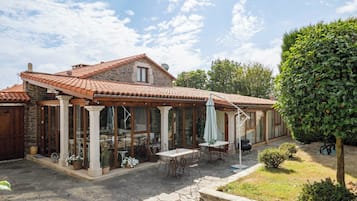Café da manhã com buffet todos os dias (EUR 12 por pessoa)