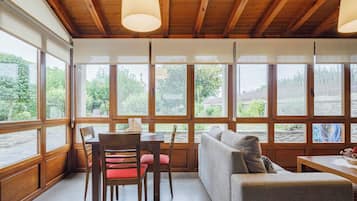 Minibar, lits pliants/supplémentaires, Wi-Fi gratuit, draps fournis