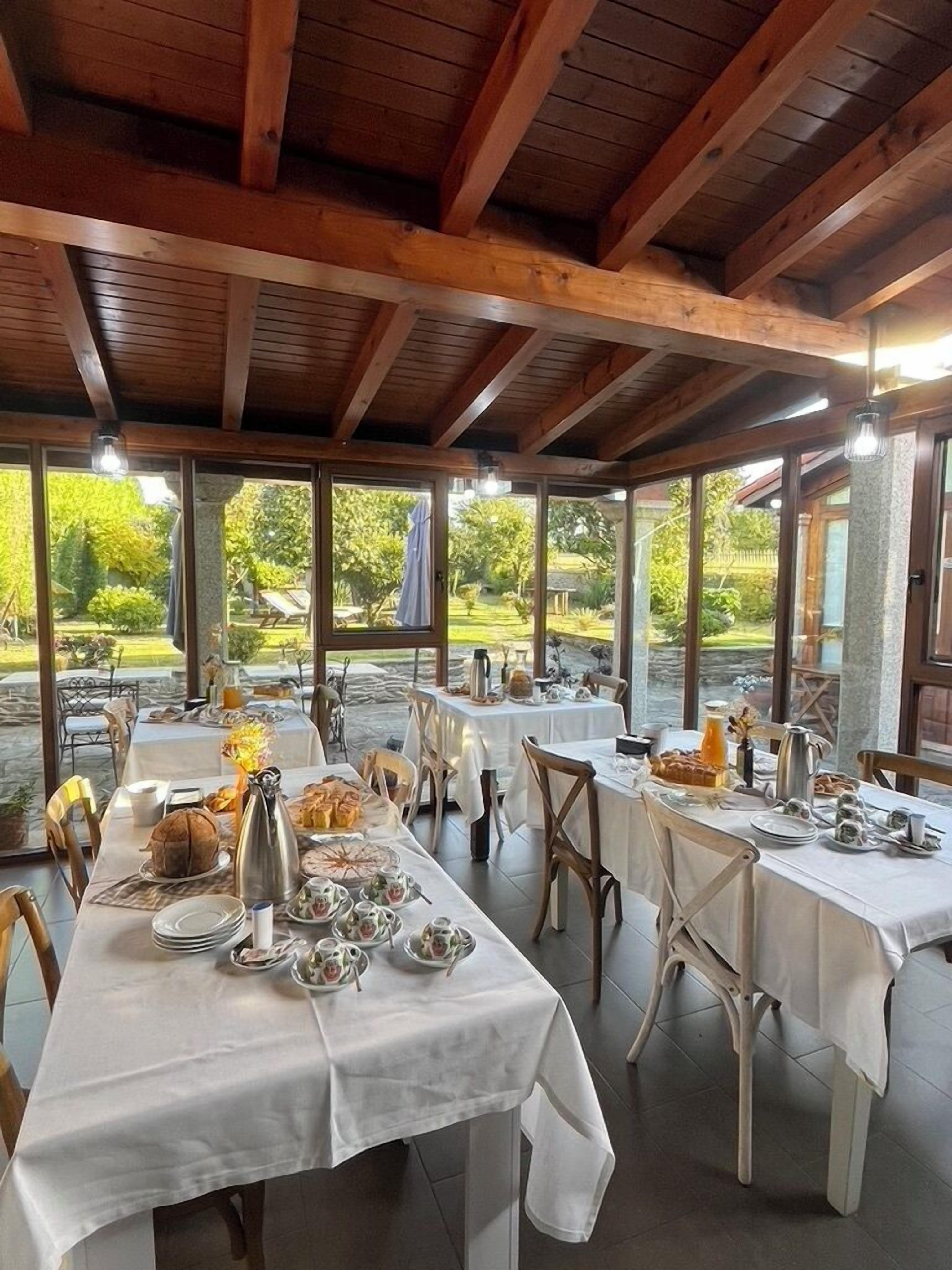 Breakfast and dinner served