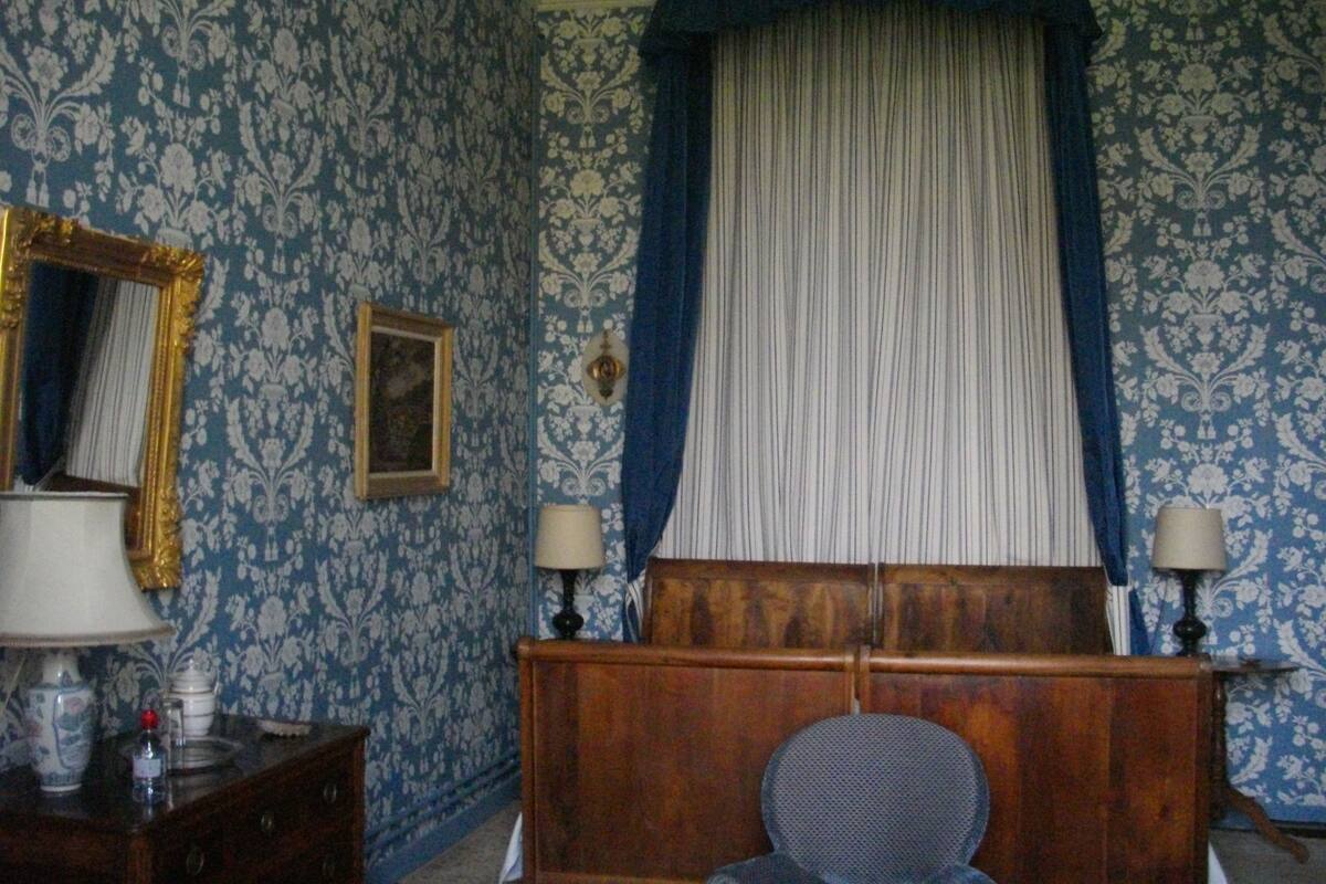 Quarto casal | Ferros/tábuas de passar roupa, berços grátis, Wi-Fi de cortesia