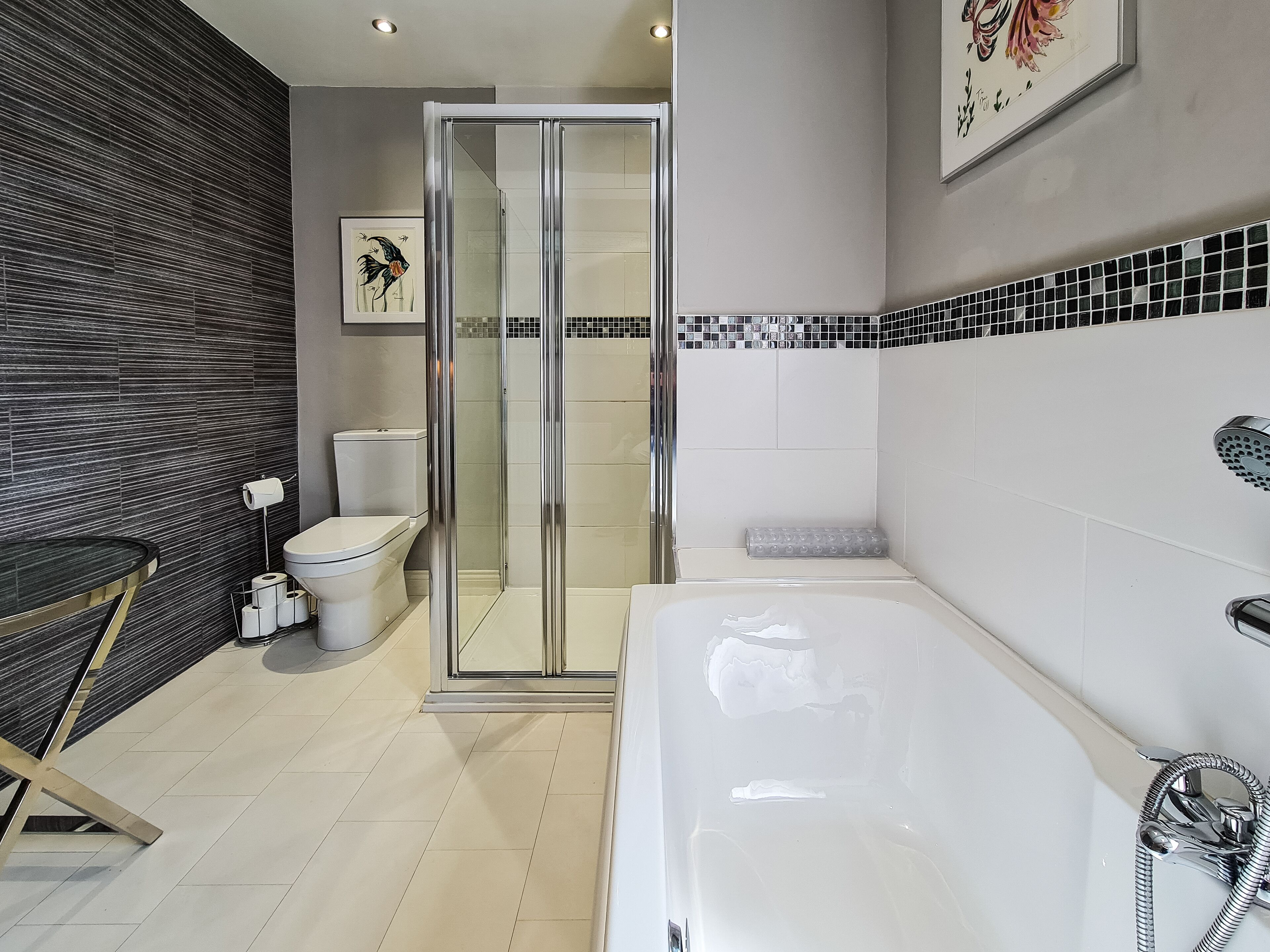 Junior Suite | Bathroom | Designer toiletries, hair dryer, towels