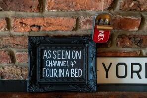 Interior detail - Grantham Arms (York)