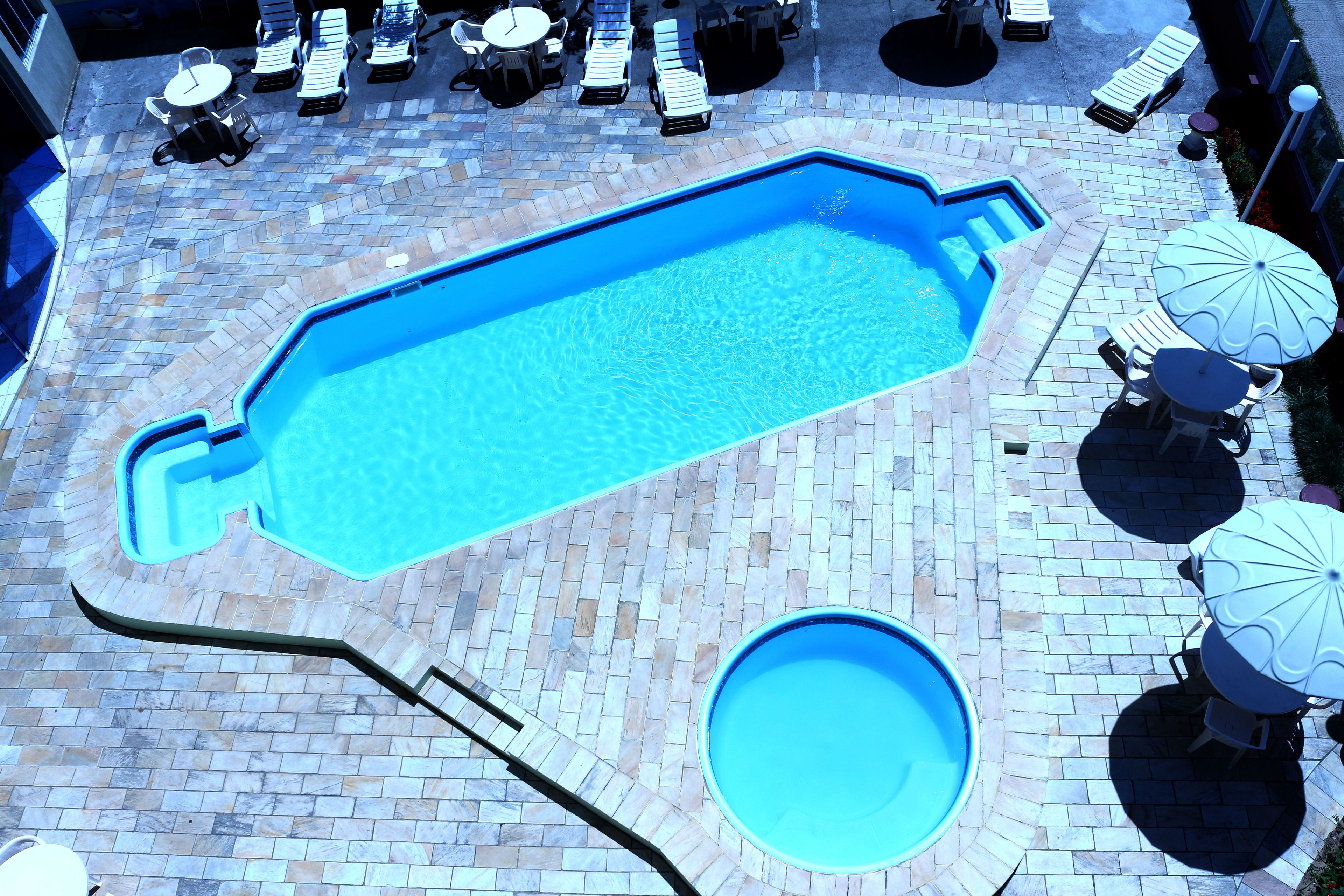 2 indoor pools, 2 outdoor pools