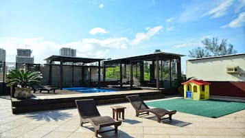 2 indoor pools, 2 outdoor pools
