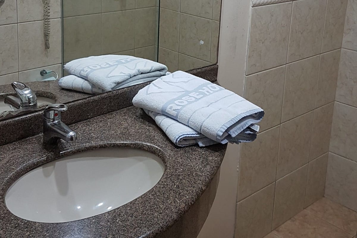 deluxe twin room, 1 double bed, non smoking | bathroom sink