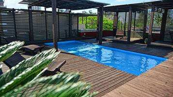 2 indoor pools, 2 outdoor pools