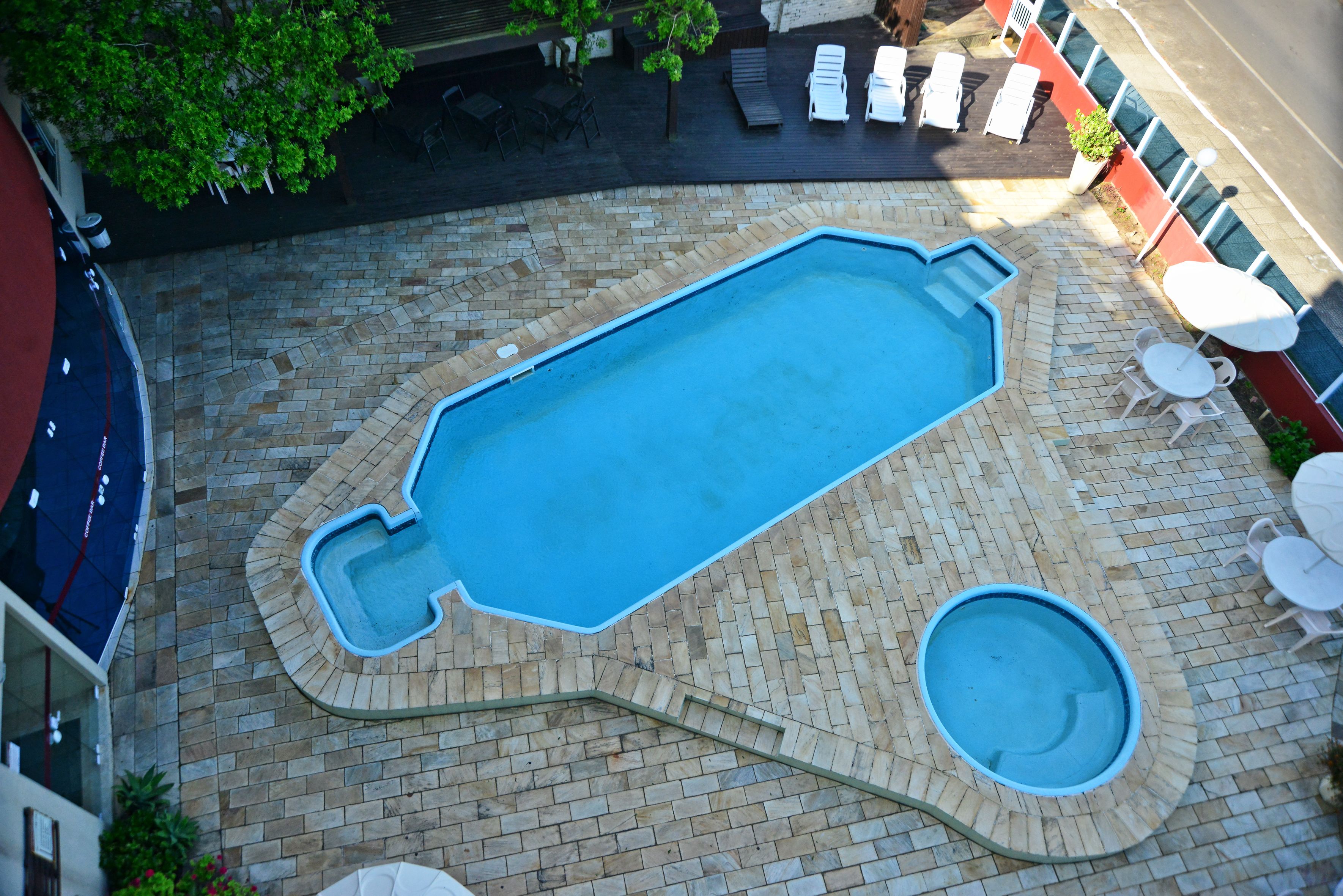 2 indoor pools, 2 outdoor pools