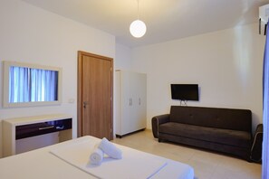 Individually furnished, desk, free WiFi, bed sheets - Hotel Argjiro (Sarandë)