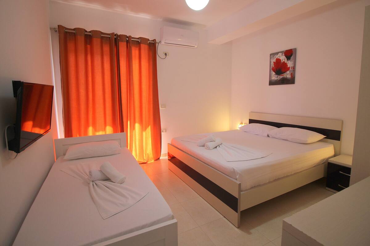 Triple Room, Sea View | Desk, WiFi (free), individually furnished, bed sheets