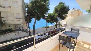 Chambre avec lits jumeaux, vue mer | 1 chambre, ameublement personnalisé, bureau, Wi-Fi gratuit