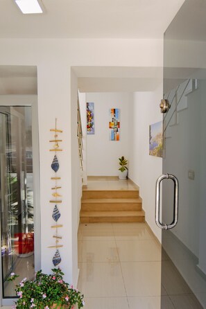 Individually furnished, desk, free WiFi, bed sheets - Hotel Argjiro (Sarandë)