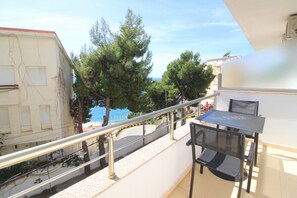 Individually furnished, desk, free WiFi, bed sheets - Hotel Argjiro (Sarandë)