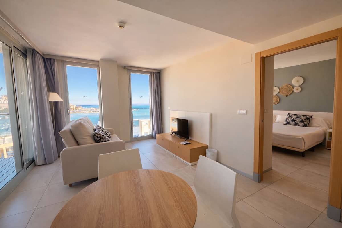 Suite (Master) | Minibar, in-room safe, desk, blackout drapes