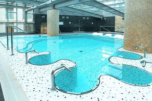 Indoor pool, seasonal outdoor pool, sun loungers - Palladium Hotel Peñíscola (Peniscola)