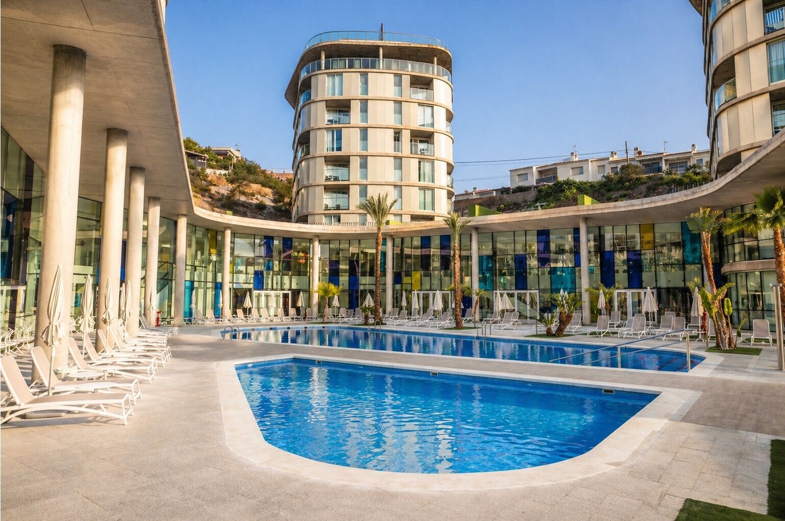 Piscine couverte, piscine extérieure (ouverte en saison)
