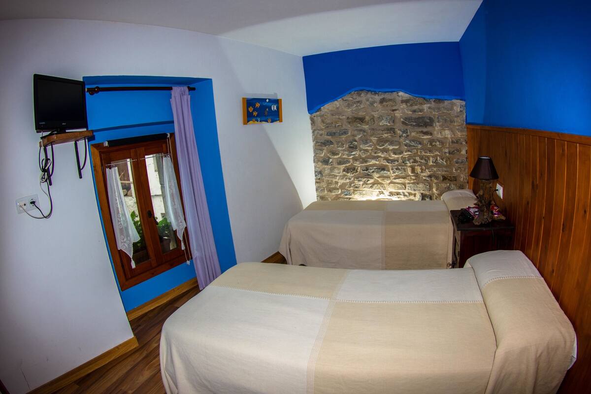 Escritorio, camas plegables/adicionales, wifi gratis y ropa de cama