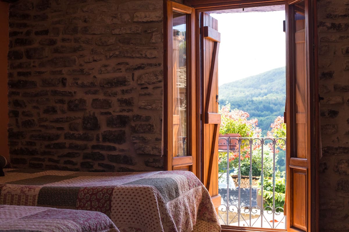 Escritorio, camas plegables/adicionales, wifi gratis y ropa de cama