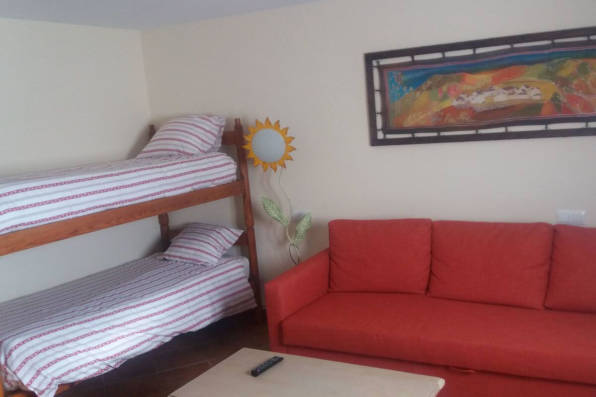 Escritorio, camas plegables/adicionales, wifi gratis y ropa de cama