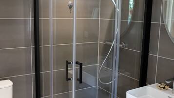 Signature Suite, Private Bathroom, Park View | Bathroom