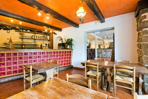 Bar (on property) - Hotel Restaurant La Crémaillère (Miremont)