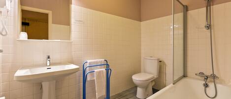 A bathroom with a sink, toilet, and bathtub.