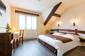 Standard Double Room | Individually decorated, individually furnished, desk, iron/ironing board